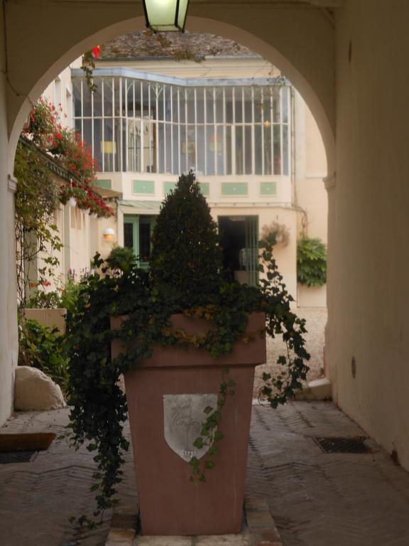 La Chaîne D'or Les Andelys Exterior foto